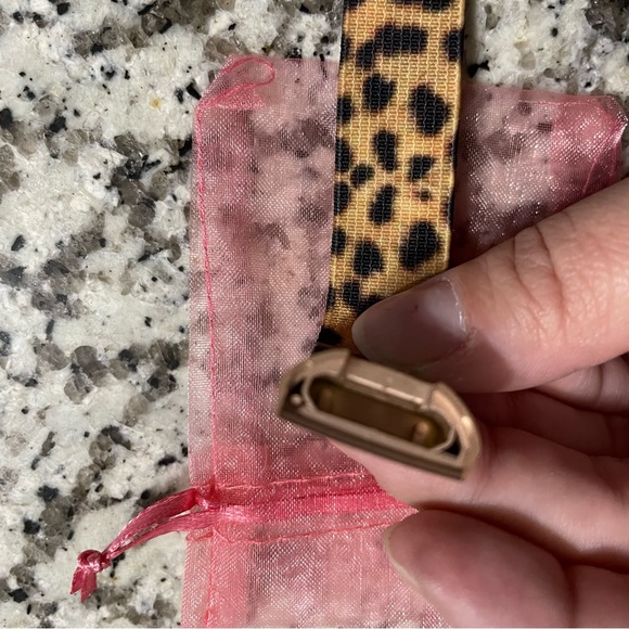 Fitbit Charge 3 Band Stretchable Elastic Replacement Strap in Leopard - Picture 7 of 8